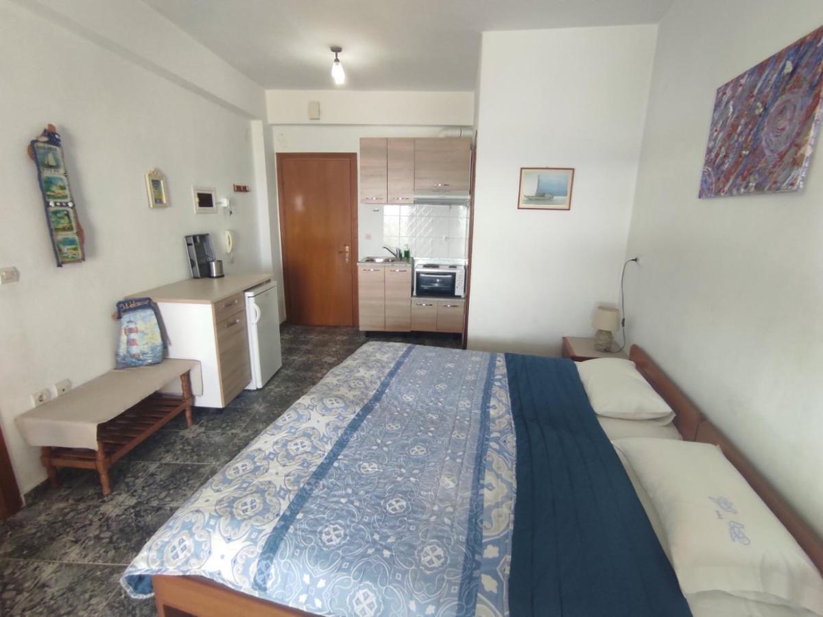 Peristerianos Apartments Nea Skioni Buitenkant foto