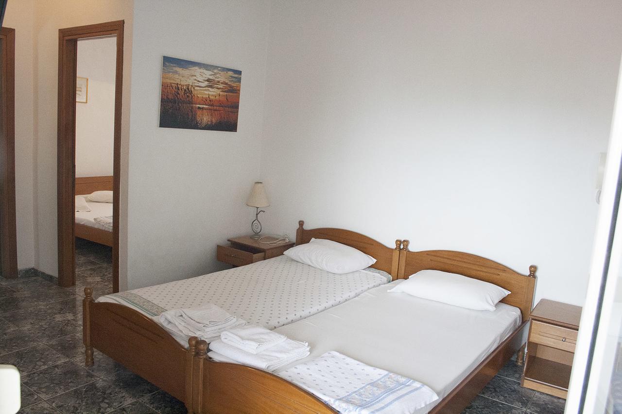 Peristerianos Apartments Nea Skioni Buitenkant foto